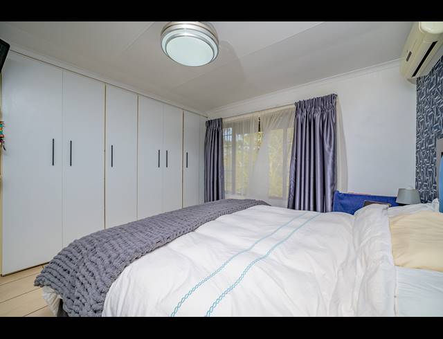 3 BEDROOM SIMPLEX FOR SALE IN COWIES HILL